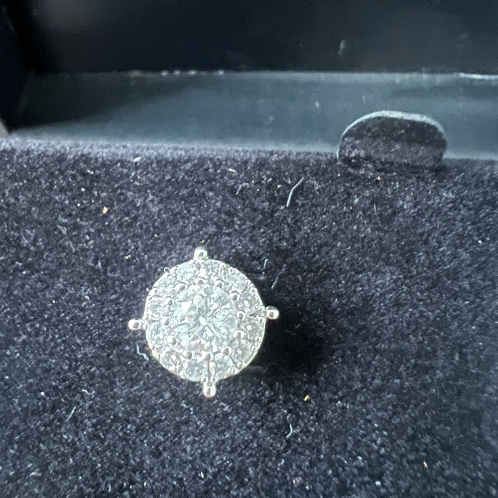 ✨R.H. Macy & Co. Fine Jewelry✨ Diamond Earrings - Picture 9 of 10